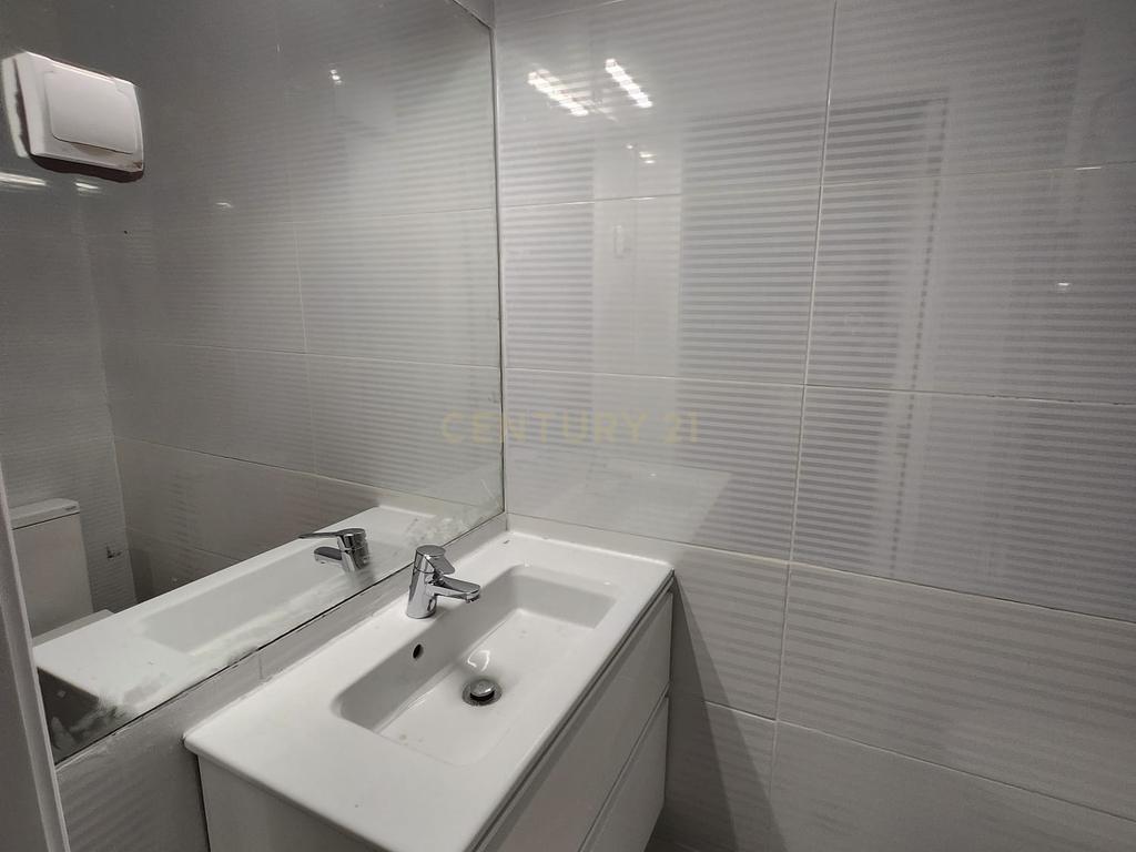 Apartamento Moderno em Setúbal com Vista para a Cidade e Montanha - Image 13